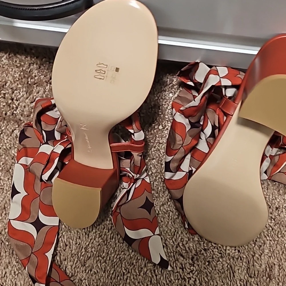 Shoes - Picture 4 of 7